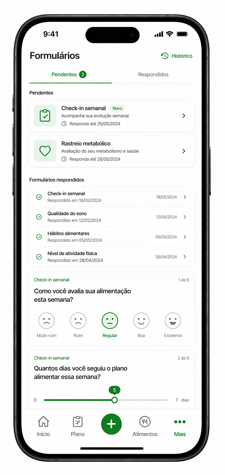 Tela de formulários no app: pendentes, respondidos e check-in semanal com perguntas rápidas.